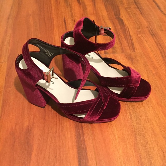 NEW Velvet platform Sandals  Red sz 7 - Picture 3 of 6